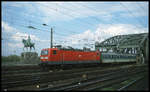 143222 verläßt mit dem RB nach Venlo die Hohenzollernbrücke und fährt am 9.5.2001 um 17.22 Uhr in den HBF Köln ein.