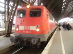 Br 110 mit Euro Express Sonderzug in Richtung Cochen bei einem Stop im Klner Hbf am 20.3.10