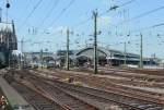 Hauptbahnhof Köln von der Hohenzollernbrücke aus gesehen - 31.07.2014