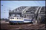 111088 fuhr am 21.5.1992 um 15.08 Uhr über die Hohenzollernbrücke in den HBF Köln ein. Die Lok war mit dem IR nach Heidelberg unterwegs.