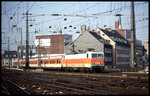 143031 erreicht hier am 12.3.1997 aus Westen kommend mit einer S-Bahn Garnitur den HBF Köln.