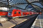 RE6 (RE10658)  Westfalen-Express  von Düsseldorf Hauptbahnhof nach Köln/Bonn Flughafen steht am 3.7.2017 im Kölner Hauptbahnhof.