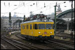 Der Diagnose VT 701017-6 fährt hier am 17.3.2005 durch den HBF Köln in Richtung Deutz.