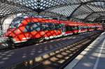 442 261-4 macht sich am Morgen des 02.06.2019 als RE9 (RE10953)  Rhein-Sieg-Express  von Köln Hauptbahnhof nach Siegen Hauptbahnhof im Startbahnhof auf den Weg.