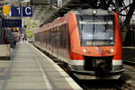 620 048/548, ein nachträglich verlängerter 622er, ist als RB 24 aus Kall in Köln Hbf eingetroffen.