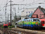 Außerplanmäßig über die Kölner S-Bahnstrecke ist 111 074 mit einer 4-Wagen Dosto Garnitur in Touristik Lackierung als EM Sonderzug von Köln nach Dortmund unterwegs.