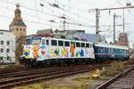 TRI 110 469-4  die Maus  & TRI-Bistrowagen bei der Einfahrt in Köln Hbf, am 08.01.2025.