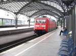 Einfahrt des IC mit 101 084-2 von Frankfurt/M. kommend am Hbf Kln am 15.05.2005