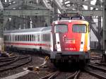 110 325-8 am IC336 von Emden nach Luxembourg bei der Einfahrt in Kln Hbf. bei leichtem Schneefall am 24.01.2010.