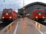 Sonderzug Treffen am Bahnsteig Gleis 6/7 in Kln Hbf am 26.09.2010 mit HGK`s 185 605-3 und 185 585-7 