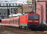 143 357-2 schiebt ihre S6 der Endstation Kln-Nippes entgegen aus Kln Hbf raus, 10.4.11