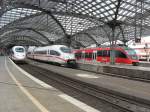 2x Fernverkehr in Form von 2 ICE 3-Zgen und einemal Regionalverkehr in Form einer unbekannten BR 644 aufgenommen am 24.7.09 in Kln Hbf.