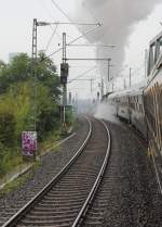 Dampflok-Sonderfahrt am 5.10.2013 mit der Schnellzuglokomotive der Baureihe 01 150 auf der Fahrt rechtsrheinisch kurz vor dem Bahnhof Kln-Deutz, den sie durchfahren wird, um in Kln Hbf mit groen