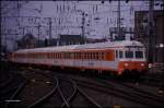 Eine Citybahn nach Gummersbach rollt am 26.4.1990 um 14.10 Uhr mit Steuerwagen voraus in den Kölner HBF.