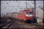 110133 fährt am 27.02.1991 um 14.28 Uhr mit einer Silberling Garnitur aus Kleve in Köln HBF ein.