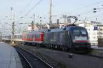 MRCE 182 534/ES 64 U2-034 mit National Express RB48 am 29.12.2015 in Köln Hbf.