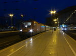 1116 160 steht in Köln Hbf mit dem EN 421 (Düsseldorf Hbf - Wien Hbf (Autoreisezuganlage)) zur Abfahrt bereit.