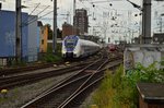 Einfahrt der NX 352 mit einem dreigliederigen Bruder in Köln Hbf als RB 48 nach Wuppertal.