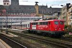 110 243 mit Werbebeklebung, abgestellt im Kölner Hauptbahnhof am 4.