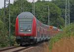 Die RE5 aus Emmerich nach Koblenz mit Schublok 146 001-3 bei der Durchfahrt in Kln-West, 5.8.10