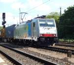 Am 13.5.15 kam mir 186 101 in Köln West vor die Linse.

Köln West 13.05.2015