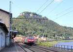 DB 146 025 mit der S 31732 (S1) von Schöna nach Meißen Triebischtal, am 29.07.2024 in Königstein (Sächs Schw).