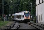 RABe 521 206 (Stadler FLIRT) der SBB GmbH (SBB) als SBB87713  Seehas  von Engen erreicht seinen Endbahnhof Konstanz auf Gleis 3a am Konzil in der Abenddämmerung.