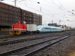 Lok Werner von Orenstein&Koppel rangierte das Teilstück des türkischen Velaro D in Krefeld an die Schutzwagen.

Krefeld 02.02.2016

