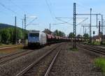 76 109 von Raildox zieht am 08. Juni 2014 einen Düngezug in den Bahnhof Kronach.
