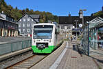 STB 650 528-2 steht im Bahnhof Lauscha(Thür) zur Fahrt von Neuhaus am Rennweg nach Sonneberg(Thür)Hbf.