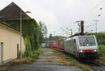 Akiem 189 207 mit einem Erontrans-KLV Richtung Magdeburg, am 22.05.2024 in Lehrte.