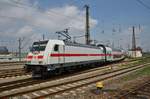 146 572-3 schiebt am 13.5.2017 den IC2440 von Dresden Hauptbahnhof nach Köln Hauptbahnhof aus dem Leipziger Hauptbahnhof.