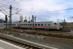 Bimdzf mit Schublok 120 115-1 als IC 2300  Warnow  (Linie 28) von München Hbf nach Berlin Gesundbrunnen verlässt Leipzig Hbf auf Gleis 10.