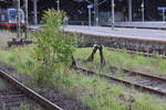 Der Prellbock vom Gleisrest zwischen Bahnsteig 17 und 18, am 11.05.2024 in Leipzig Hbf.