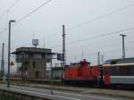 Am 3.11.08 zieht 362-926 den Ersatz-IC 2867 vom Gleis 12, bestehend nur aus Schweizer Wagen, zurck auf das Gleisvorfeld im Leipziger Hbf.