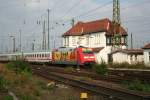 DB 101 037-0 vor dem Stellwerk B2 am 12.9.2008 bei der Einfahrt in den Leipziger Haupfbahnhof