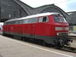 BR 218 839-9 steht im Leipziger Hbf am 20.05.08 mit einem ICE-T (Horb am Neckar), der einen fatalen Schaden zu haben scheint, zur Abfahrt bereit.