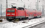 143 152 schiebt am 07.12.10 ihre RB aus dem Leipziger Hbf heraus in die Abstellgruppe.