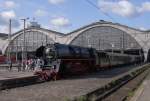 01 0509 der PRESS mit einem Sonderzug des Vereins Schsischer Eisenbahnfreunde mit Ziel Wernigerder Bahnhofsfest und Bad Harzburg, am Morgen des 09.06.2012, abfahrbereit auf Gleis 14 in Leipzig Hbf.