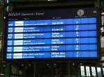 Moderner LCD-Zugzielanzeiger im Leipziger Hauptbahnhof.