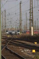 Blick auf das stliche Bahnhofsvorfeld des Leipziger Hauptbahnhofes.Sonnanbend, gegen 12:00 Uhr  sind hier einigen Triebzge abgestellt, so auch die der Baureihe  442, die fr den MDV im Raum