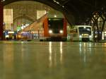 Die RB nach Annaburg steht neben der EB nach Saalfeld(Saale) stehen hier am 21.12.2013 im Leipziger Hbf