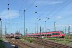 Talent II 442 811 RE Leipzig Hbf - Dresden bei Ausfahrt Hbf Leipzig und ungewohnt viele Abgestellte Loks (143 180) & Wagen 19.05.2015