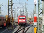 Baustellengleisvorfeld ist der Titel des Bildes: 101 003 drängelt sich durch das Baustellengleisvorfeld des Leipziger Hbf's, der nach und nach umgebaut wird.