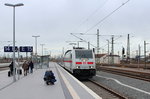 Am 28.03.2016 wird die 146 560-8 mit dem IC2 in Leipzig Hbf bereitgestellt.