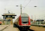 Ein damals neuer S-Bahnzug erreicht den Hbf.-Leipzig im August 1998.