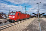 185 056-9 durchfährt mit einem Güterzug den Bahnhof Lichtenfels in Richtung Bamberg.
Aufgenommen am 11.4.2017.