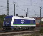 223 144 von Integro setzt am 31. Oktober 2011 vom Hofer Containerzug im Bahnhof Lichtenfels weg (DSO n-Wagen-Tour 2011).
