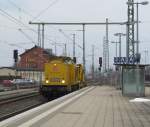 203 305-8 durchfhrt am 21. Mrz 2013 mit zwei Skl's im Schlepp den Bahnhof Lichtenfels.