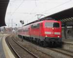 111 106-1 steht am 21. Mrz 2013 mit einer Regionalbahn von Kronach nach Bamberg im Bahnhof Lichtenfels.